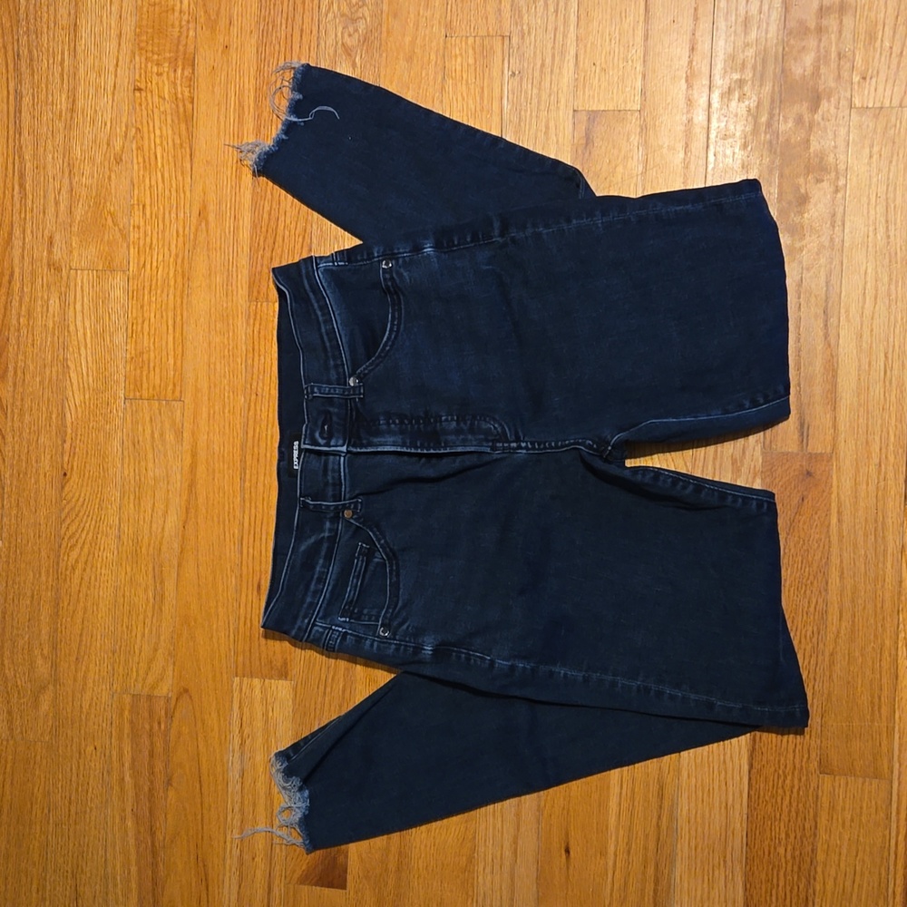 Express Jeans. Skinny, High Rise. Distressed Knee & Ankles Size 8